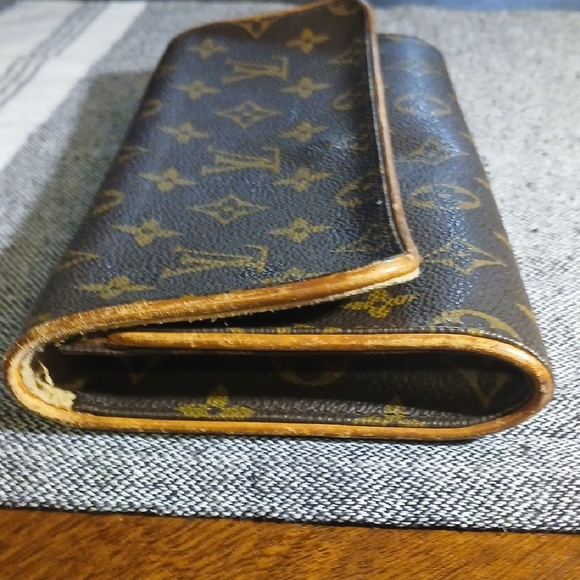 Louis Vuitton Monogram Wallet - Picture 4 of 16